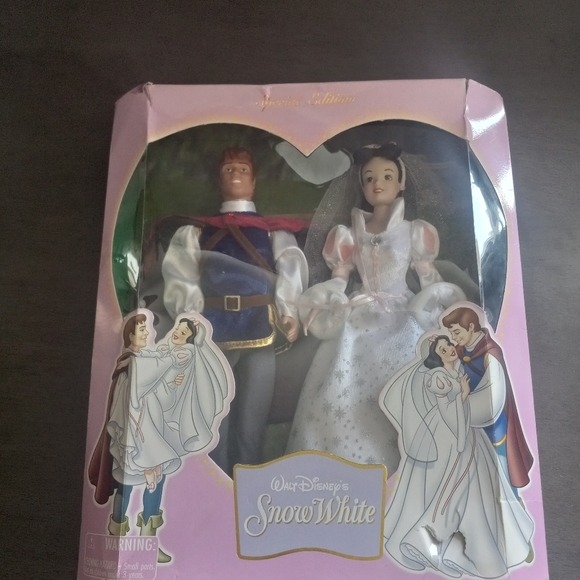 2005 Special Edition Walt Disney Snow White Wedding Doll Set - Picture 10 of 13
